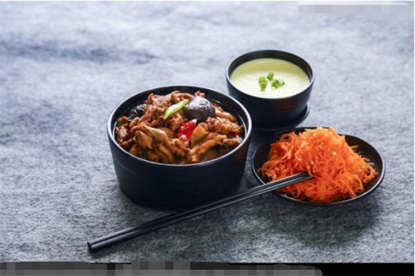 己赫拌饭